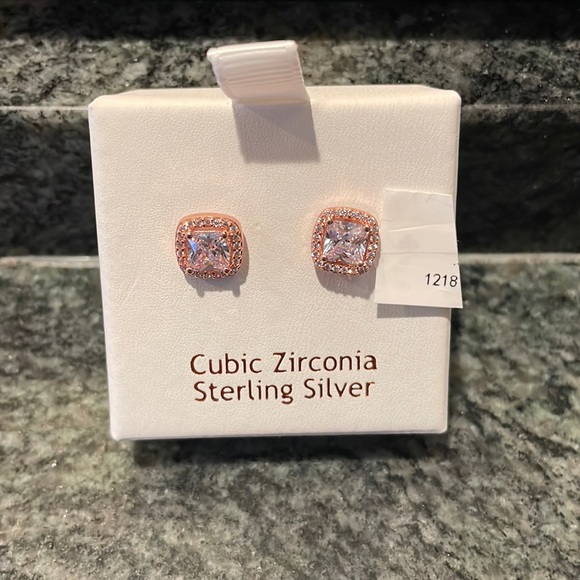 rachel ashwell Jewelry - Beautiful Earring